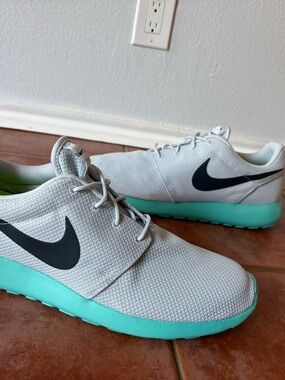 Nike Rosie shoes sz 15 calypso Black Swoosh and Teal Soles